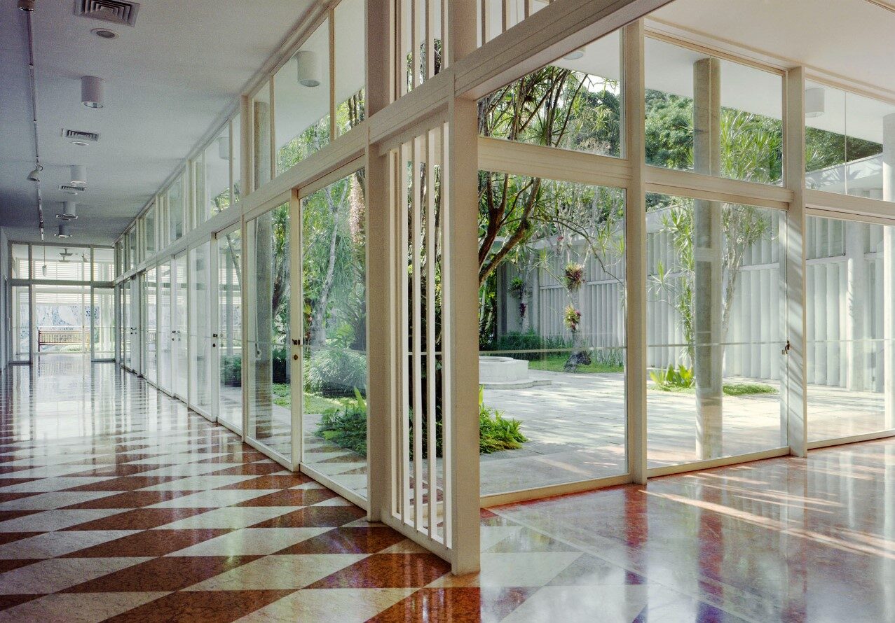 Another view of Biblioteca do Instituto Moreira Salles