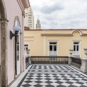 Varanda do salão de banquetes recebeu novo piso em mármore, seguindo a paginação de 1938. Foto: Renato Mangolin/Acervo Instituto Pedra